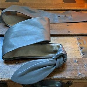 Vintage grey leather knitted belt